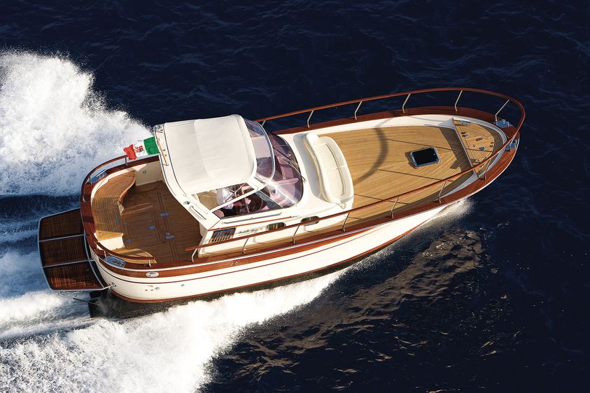 Private boat transfers in the Bay of Sorrento, the
Gulfs of Naples and Salerno
